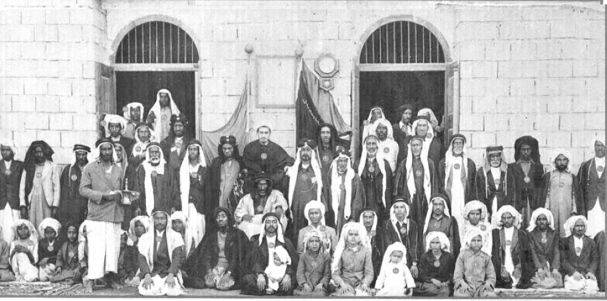 تم تأسيس المدرسة الجعفرية في سنة 1330هـ 1912م بأمر من سماحة آية الله العظمى ميرزا علي بن ميرزا موسى الحائري (قدس سره)، ويرجع تاريخ هذه الصورة الجماعية إلى سنة 1358هـ الموافق 1940م.