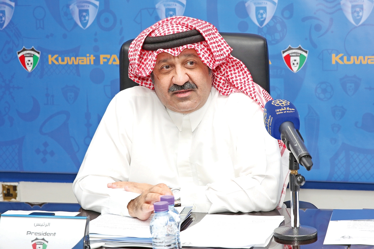 رئيس مجلس إدارة الاتحاد الكويتي لكرة القدم، الشيخ أحمد اليوسف