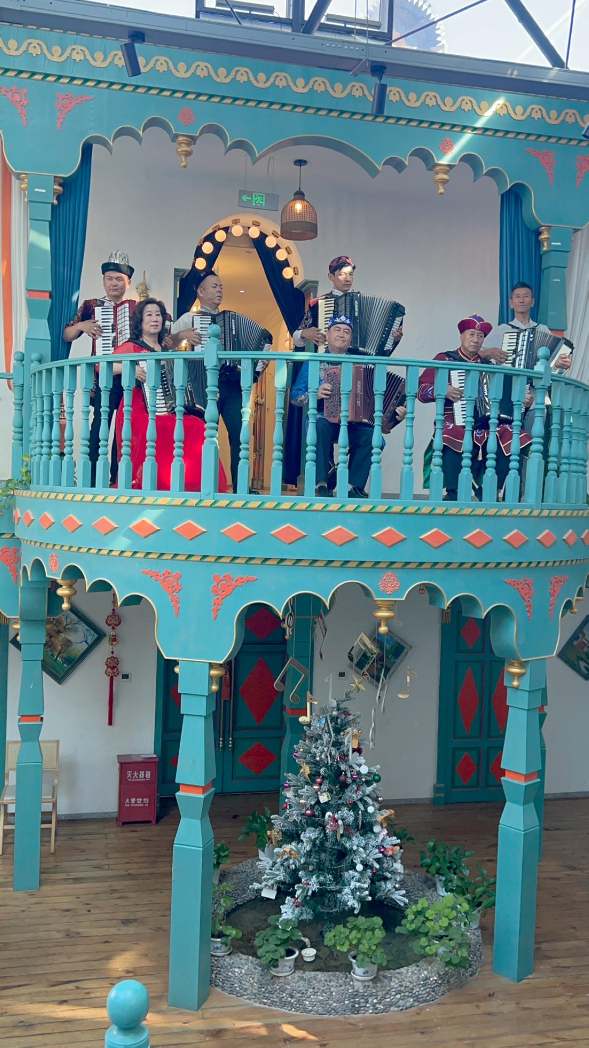 فرقة موسيقية متعددة القوميات
