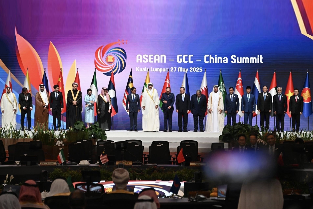 ولي العهد مشاركاً في أعمال القمة الثلاثية بين «آسيان» ومجلس التعاون الخليجي والصين