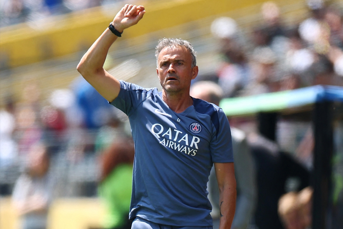 المدير الفني لفريق باريس سان جرمان لويس إنريكي