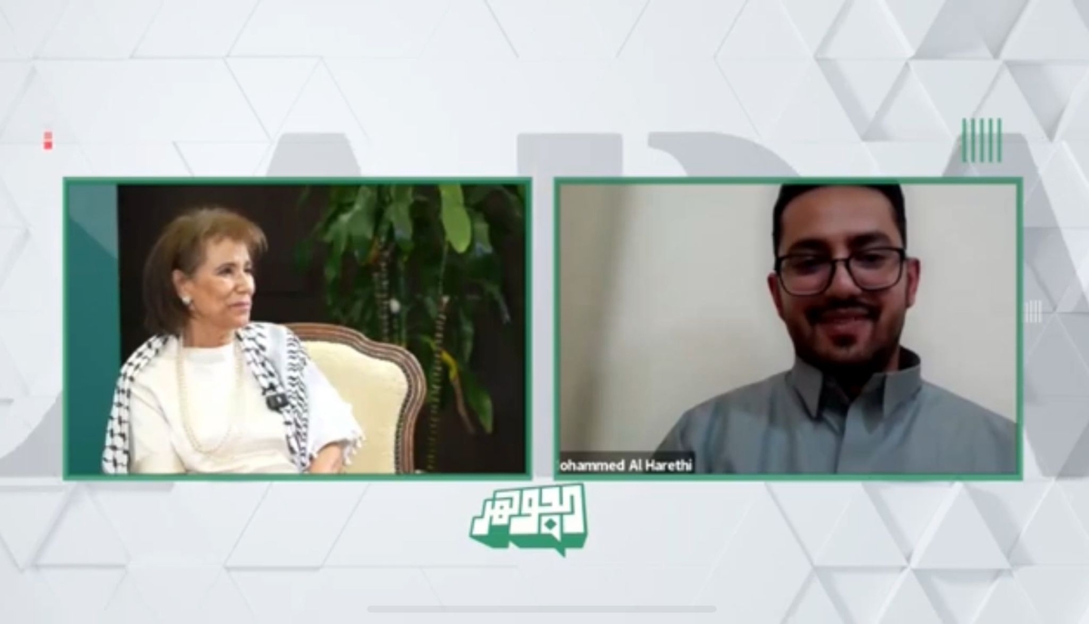 المتدرب محمد الحارثي من اليمن محاوراً الدلالي عبر «زووم»