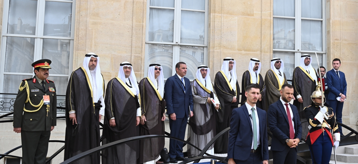 الوفد المرافق لصاحب السمو خلال مراسم الاستقبال