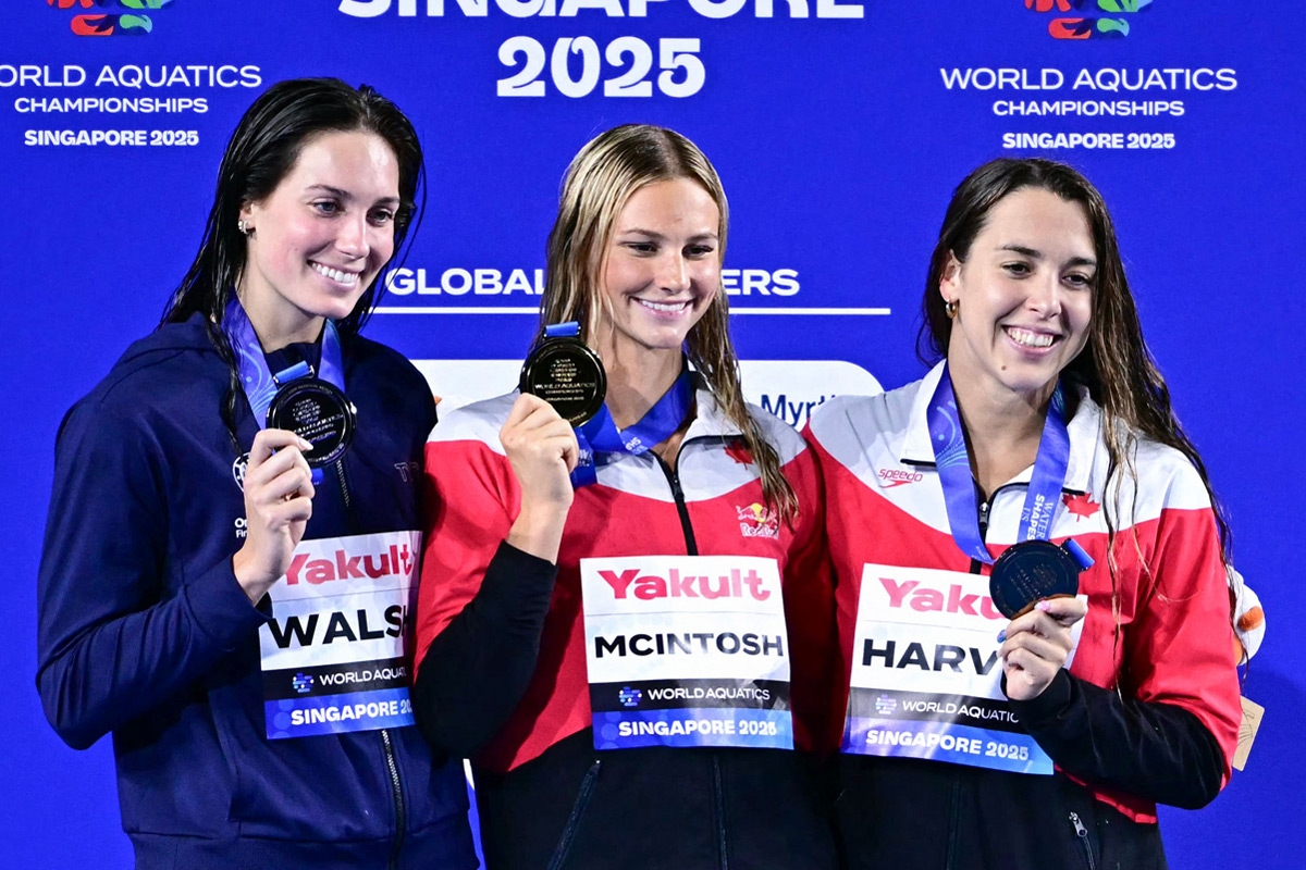 ماكنتوش إلى جانب بطلات سباق 200 متر «متنوع»