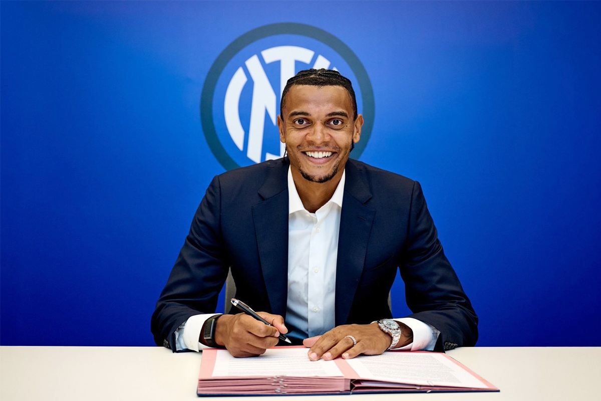 اللاعب مانويل أكانجي 