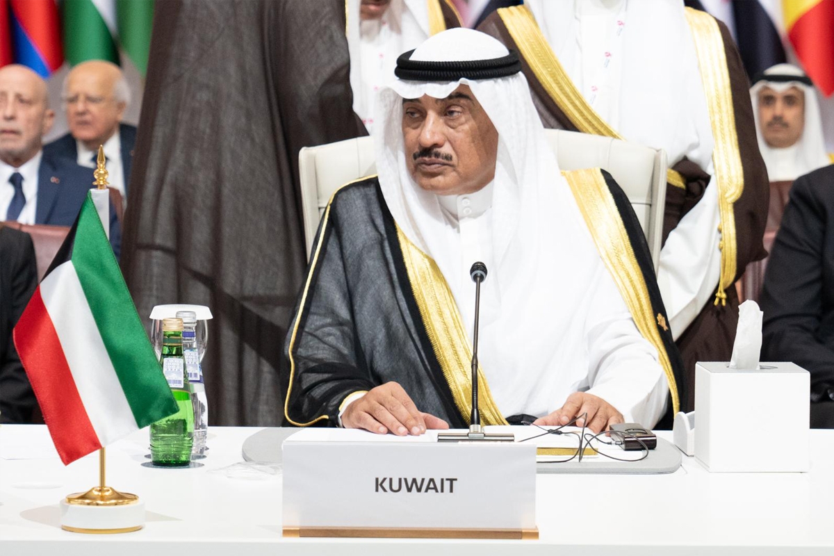 ممثل الأمير ولي العهد ملقياً كلمته في القمة العربية ــ الإسلامية بالدوحة أمس