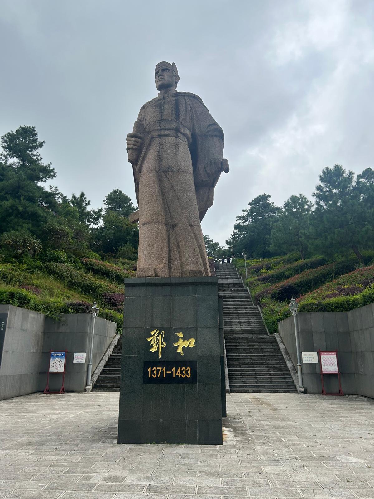 تمثال كبير لحاجي تشنغ خو