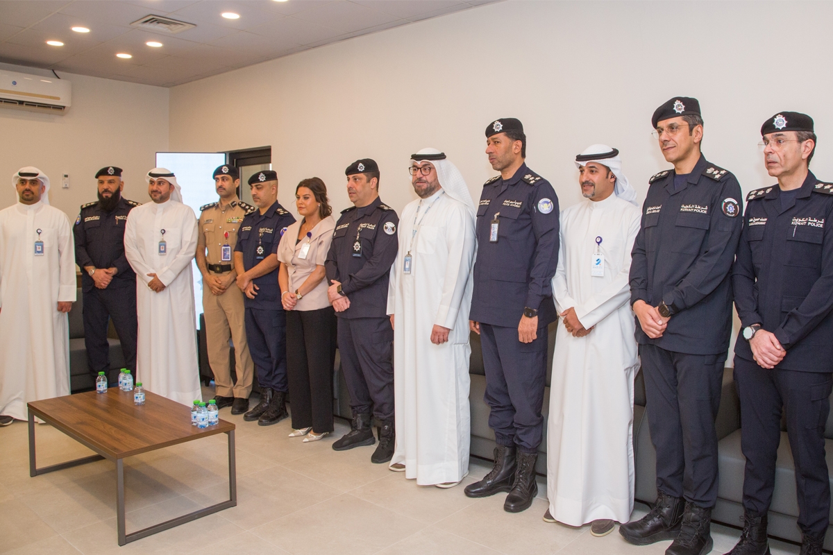 فريق «الداخلية» مع فريق البنك