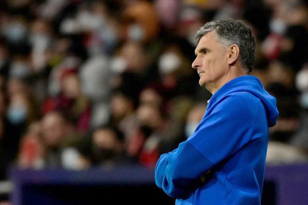 مدرب أوليمبياكوس الإسباني خوسيه لويس مينديليبار