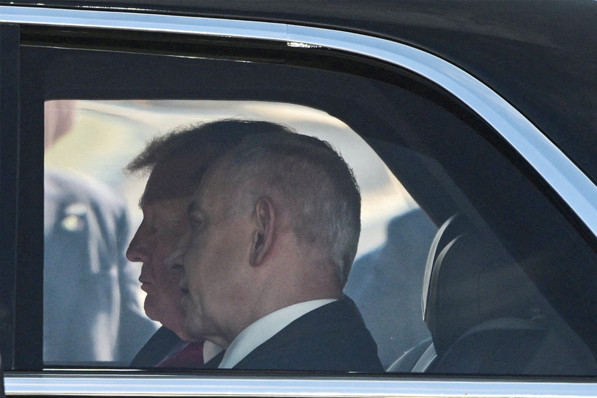 ترامب ونتنياهو في السيارة الرئاسية