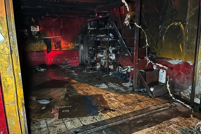 «الإطفاء» تُسيطر على حريق ورشة صيانة مركبات في «الري» ومزرعة في «السالمي»