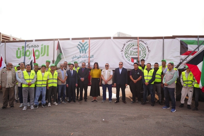 المكتب الكويتي للمشروعات الخيرية يدشن قافلة مساعدات غذائية إلى غزة