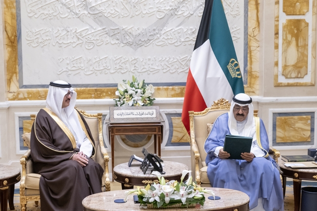 سمو أمير البلاد يتسلم دعوة من ولي العهد السعودي للمشاركة في «إكسبو الرياض 2030»