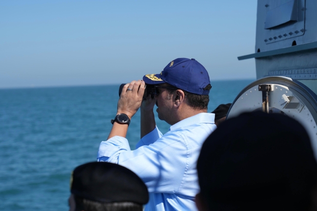 وزير الدفاع يشهد تنفيذ رماية بالذخيرة الحية