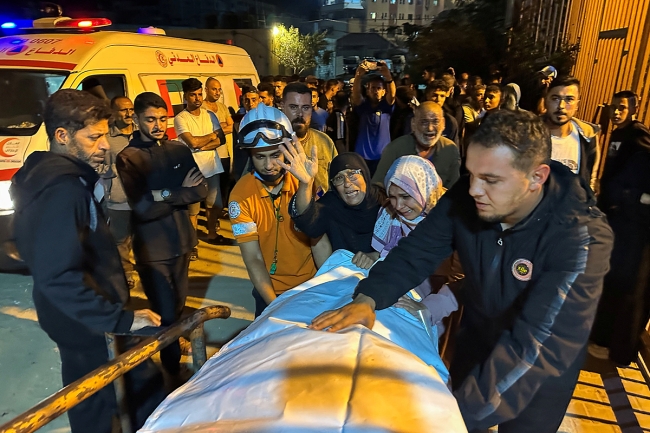 63 شهيداً بينهم 24 طفلاً في قصف للاحتلال على منازل وخيام بغزة