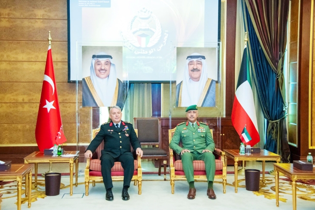 الفريق البرجس يبجث ونائب قائد الدرك التركية سبل تطوير التعاون