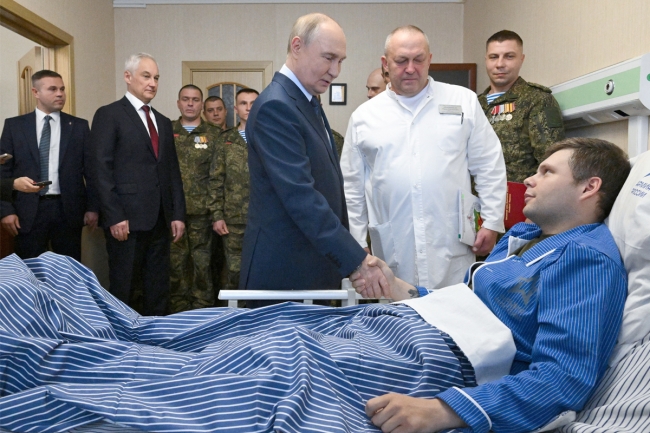 موسكو تختبر مسيّرة بحرية نووية... وواشنطن تقلص وجودها العسكري في «الجناح الشرقي»