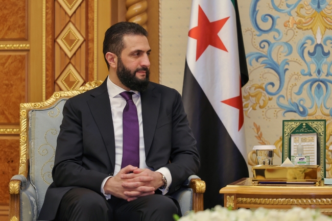 براك: الشرع يزور واشنطن خلال الشهر الجاري