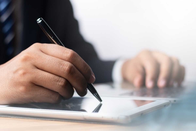 رسمياً.. اعتماد الاتصال المرئي والنظام الإلكتروني في التوثيق