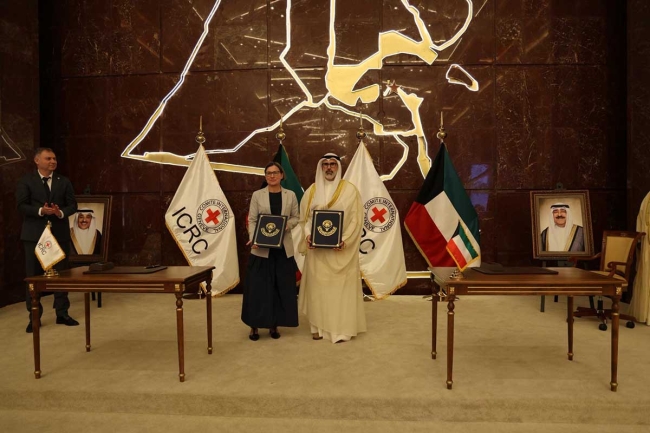 «الكويتي للتنمية» يوقع اتفاقية منحة مع الصليب الأحمر بقيمة 2.5 مليون دولار