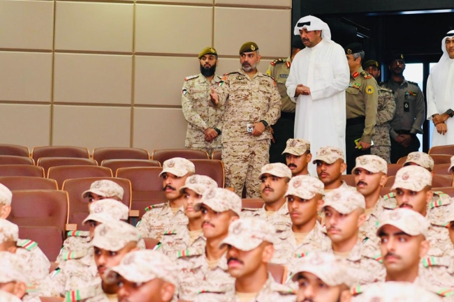 وزير الدفاع زار كلية علي الصباح العسكرية: توفير بيئة تعليمية متكاملة للطلبة الضباط