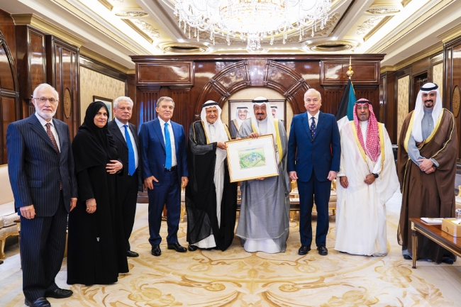 رئيس الوزراء يستقبل رئيس وأعضاء مجلس أمناء «أكسفورد للدراسات الإسلامية»