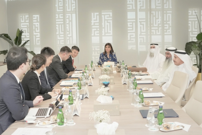 الجامعة و«هواوي» بحثتا التعاون