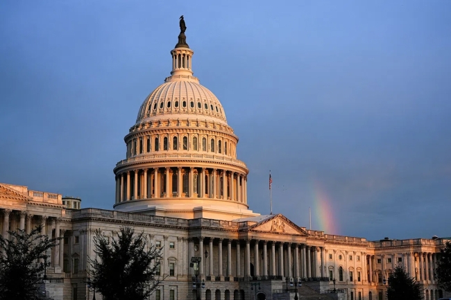 «الشيوخ الأميركي» يمرر مشروع قانون تمويل الميزانية لإنهاء أطول إغلاق حكومي