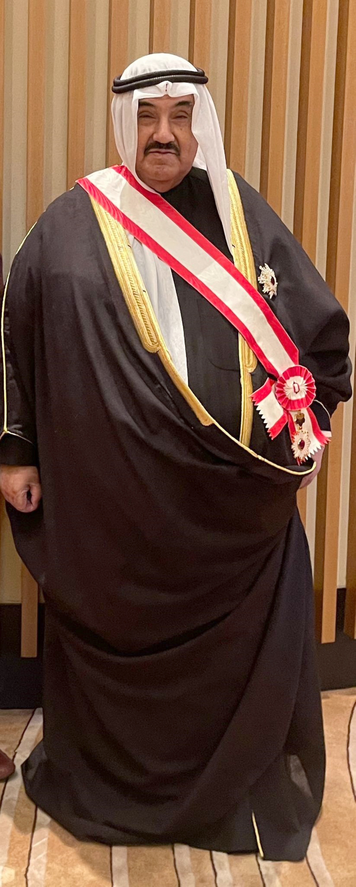 المحمد متقلداً «الوشاح الأكبر لوسام الشمس المشرقة»