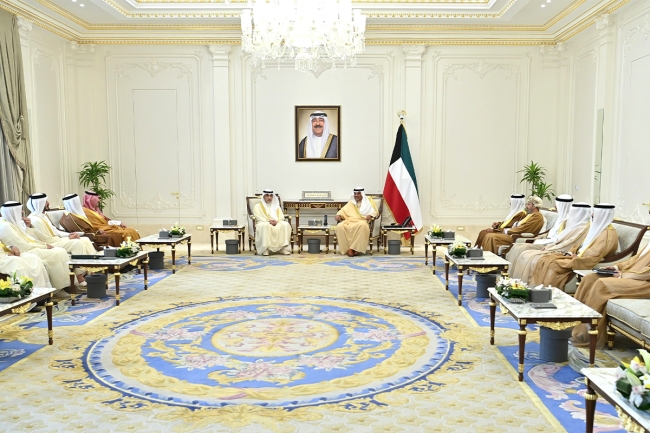 ولي العهد يستقبل اليوسف ووزراء داخلية «التعاون» والبديوي