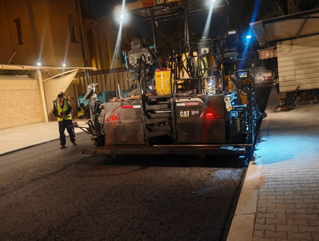 «الأشغال» تواصل أعمال تطوير الطرق وشبكات البنية التحتية في «اليرموك»