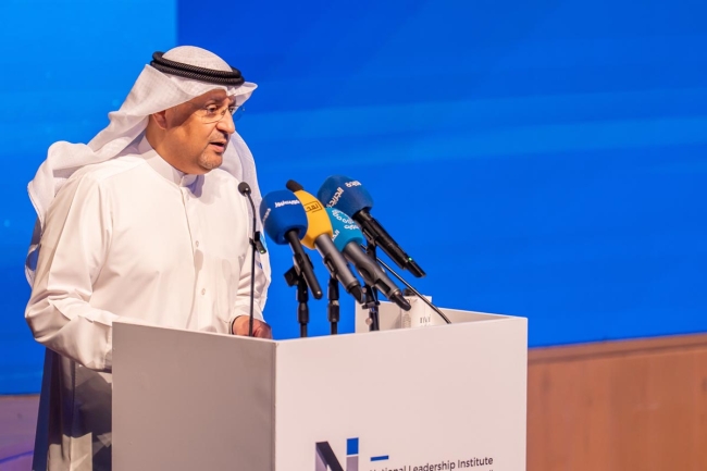 وزير الاتصالات: ضرورة التوازن بين التطور التكنولوجي والبعد الإنساني في القيادة وصنع القرار