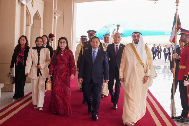 رئيس وزراء فيتنام يصل إلى الكويت في زيارة رسمية