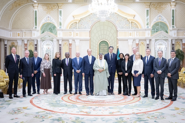 سمو الأمير يستقبل رئيس مجلس الإدارة والرئيس التنفيذي لشركة بلاك روك