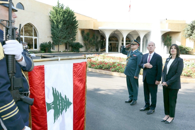 لبنان يفتتح أسبوعاً «خليجياً» ويبحث عن تسوية