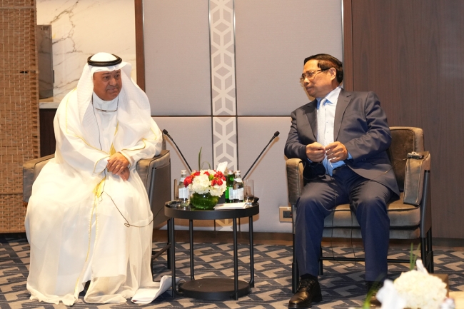 رئيس وزراء فيتنام يستقبل وزير النفط والرئيس التنفيذي لـ«مؤسسة البترول» وعضو مجلس إدارة «هيئة الاستثمار»