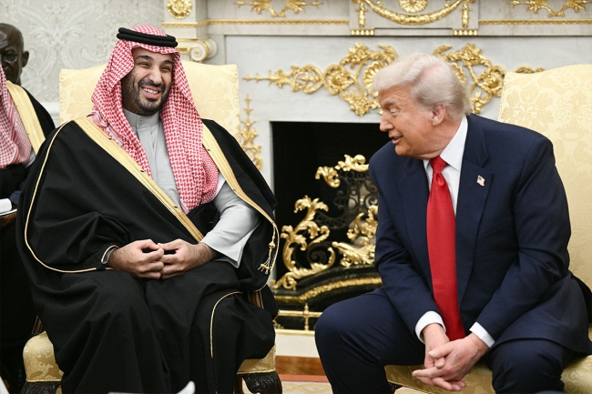 بن سلمان يبلغ ترامب عزمه زيادة الاستثمارات في الولايات المتحدة إلى تريليون دولار