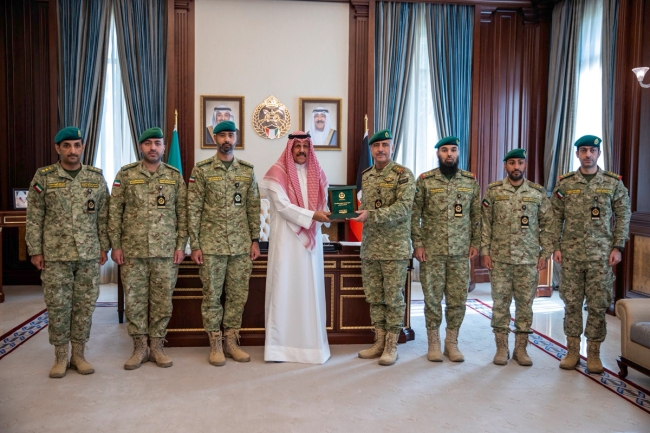 نائب رئيس الحرس الوطني يتسلم نسخة من «الدليل الإجرائي للحوكمة المؤسسية»