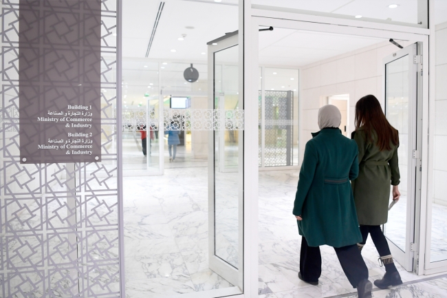 «التجارة الرقمية» حظر على مؤثري السوشيال ميديا تضليل المستهلكين... ونظّم المزادات الإلكترونية