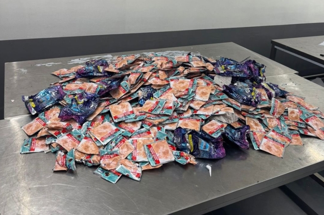 إحباط محاولة إدخال 16 كيلوغراماً من التنباك عبر المطار