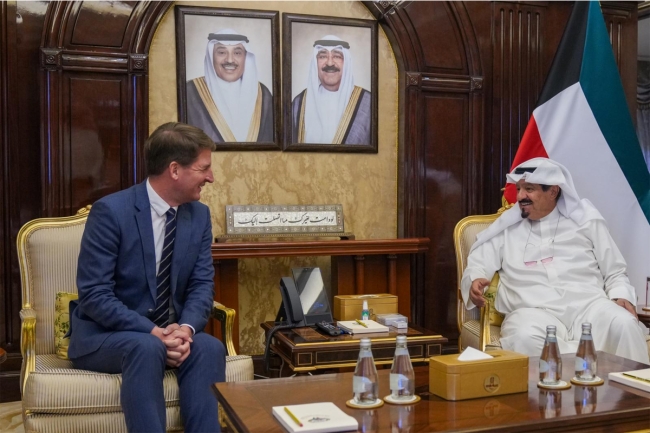 رئيس الوزراء يستقبل رئيس الجامعة الأوروبية للإدارة والتكنولوجيا في برلين