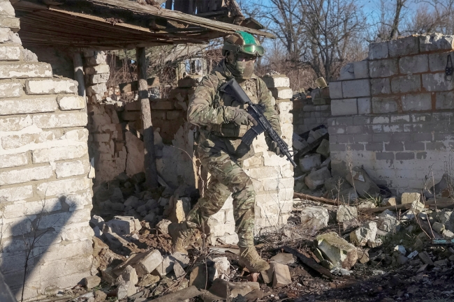 «فوضى الخطط» تهيمن على مفاوضات إنهاء حرب أوكرانيا