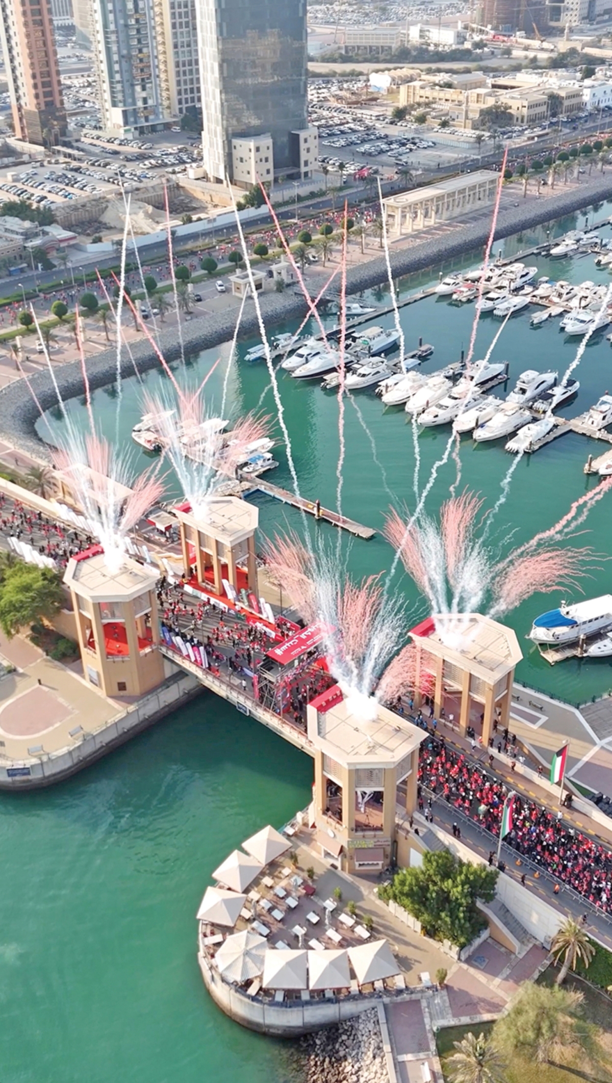 أجواء كرنفالية في سوق شرق 