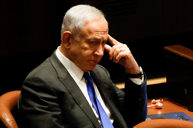 نتنياهو يتقدّم بطلب عفو رئاسي في قضايا الفساد التي يواجهها