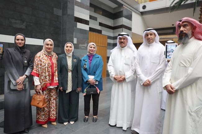 الطبطبائي يفتتح معرض AI 15 ويشيد بإبداع المعلمات والطلبة