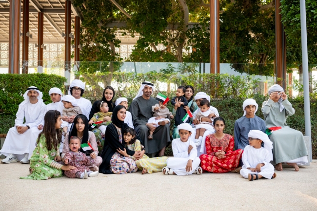 محمد بن زايد يهنئ شعب الإمارات والمقيمين بعيد الاتحاد الرابع والخمسين