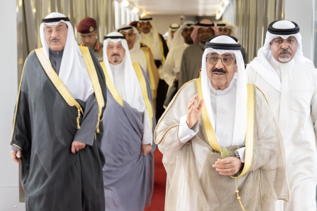 سمو أمير البلاد يتوجه إلى البحرين لترؤس وفد الكويت في القمة الخليجية