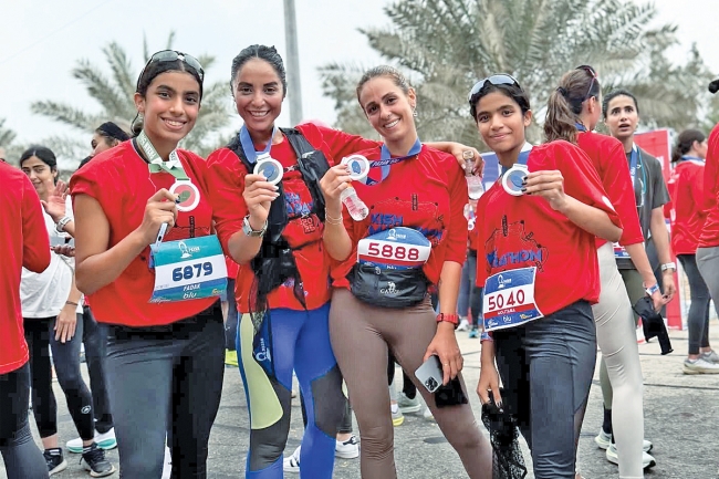 مئات الإيرانيات يتحدّين المتشددين في ماراثون كيش