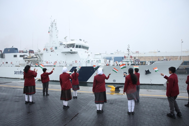 وصول سفينة خفر السواحل الهندي «سارثاك» إلى الكويت