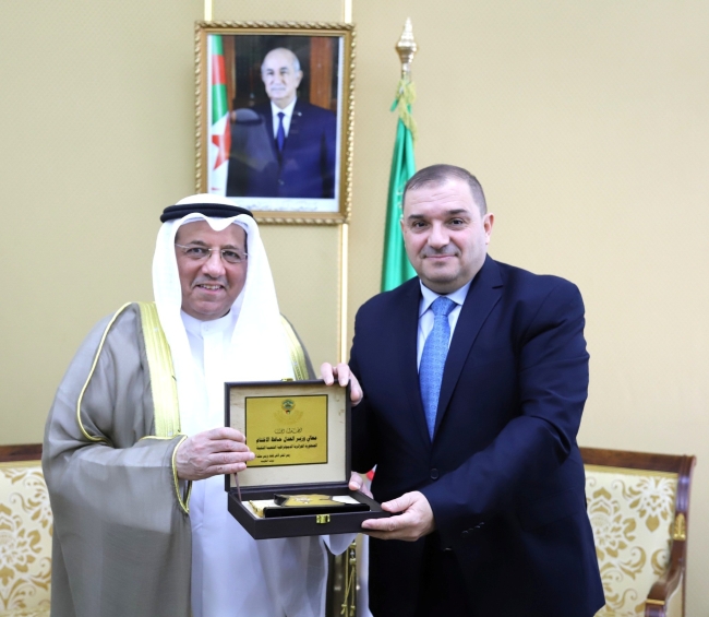 بورسلي يبحث مع وزير العدل 
الجزائري تعزيز التعاون القضائي